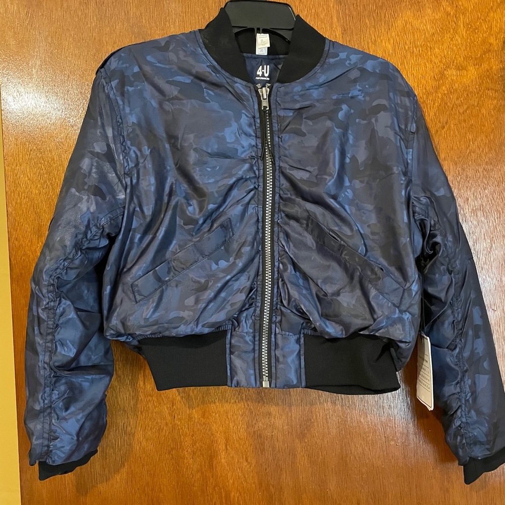 4-U Performance puffer jacket. Size: Large. NEW never worn before with tags
